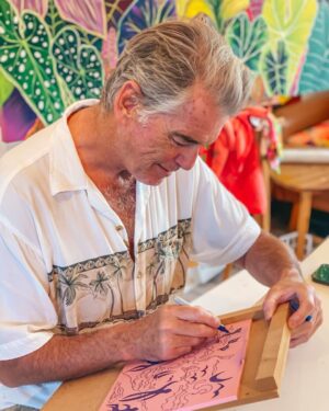 Pierce Brosnan Instagram - Making lino cut at my friend @michalarts_com studio. Michal’s art work and fabrics radiate the beauty of Kauai. © Pierce Brosnan #piercebrosnanart