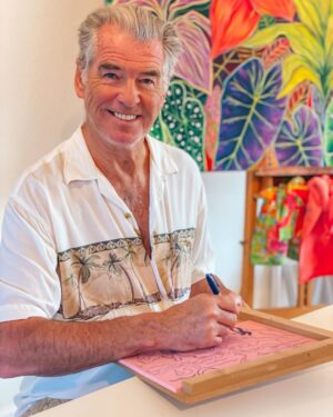 Pierce Brosnan Instagram - Making lino cut at my friend @michalarts_com studio. Michal’s art work and fabrics radiate the beauty of Kauai. © Pierce Brosnan #piercebrosnanart