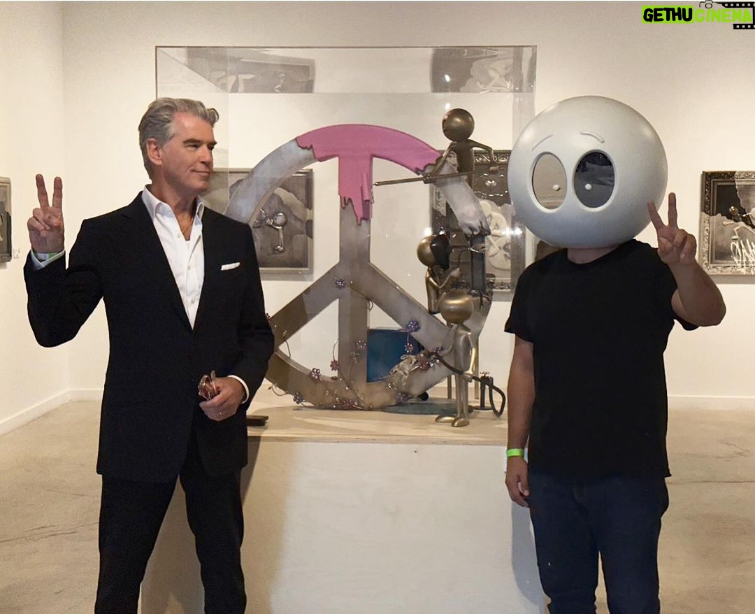 Pierce Brosnan Instagram - PEACE be with you. ✌️A highlight from Art Miami was meeting @Kaiart ✨ photo by @keelyshayebrosnan