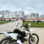Pierre Gasly Instagram - Dias boms em Foja. Eu gosto os motos e os cavalhos. Adeus 😂 Quinta de Foja