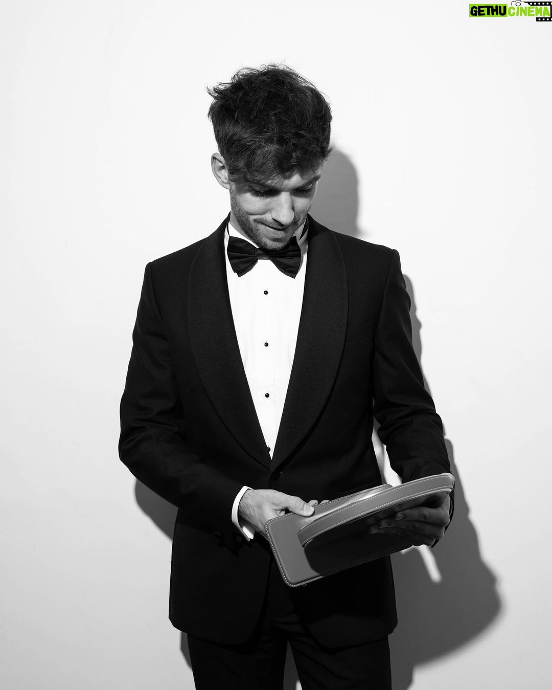 Pierre Gasly Instagram - Fier de recevoir ce trophée special de la FFSA pour cloturer cette saison 2023. Merci pour tout le soutien cette année, on va bien se preparer pour revenir plus fort la saison prochaine. Paris, France