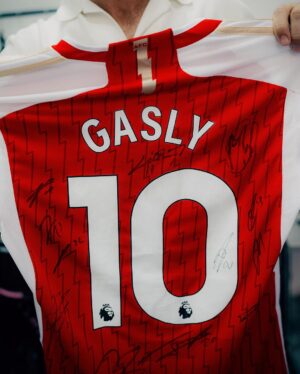 Pierre Gasly Instagram - Pierre Gasly 🤝 The Arsenal
Thanks for the shirt! 💙🤍❤️
