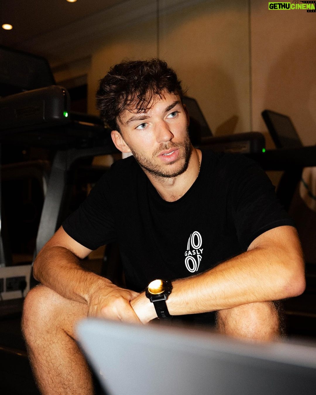 Pierre Gasly Instagram - Last big pushhhh! 💪🏼 Ready for that first race of the year, let the fight start!