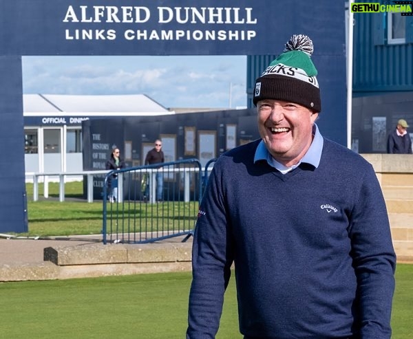 Piers Morgan Instagram - The face of a man who can’t believe how lucky he is to be playing in the world’s best pro-am golf tournament… Can’t wait to get started in the @dunhilllinks tomorrow, playing with football superstar @garethbale11 at Carnoustie. As with everything, what I lack in technique I’ll make up for with enthusiasm… 🏌️‍♂️ Old Course at St Andrews