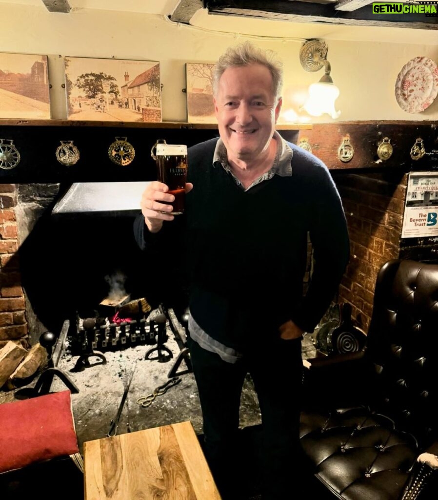 Piers Morgan Instagram - Cheers haters! 🍺 The Royal Oak Newick