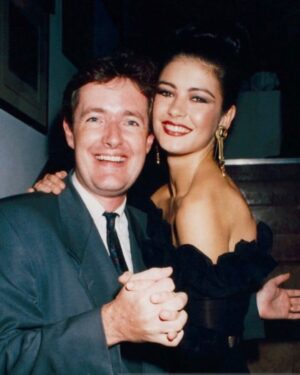 Piers Morgan Instagram - It’s been 30 years since I last posed for a snap with  @catherinezetajones and it’s fair to see she’s aged spectacularly better than me. Great to catch up Catherine. You’re just as natural and funny as I remembered, and your singing later at the @dunhilllinks gala dinner was brilliant. 👌