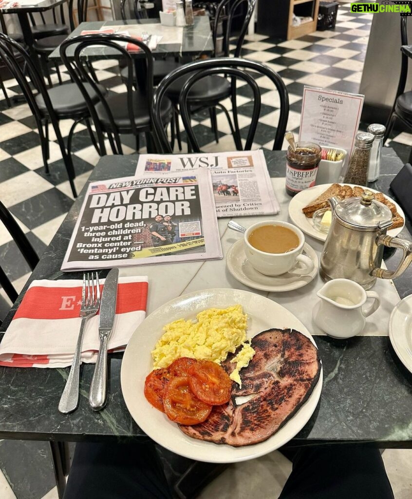 Piers Morgan Instagram - A proper New York breakfast. 👌 E.A.T. Cafe