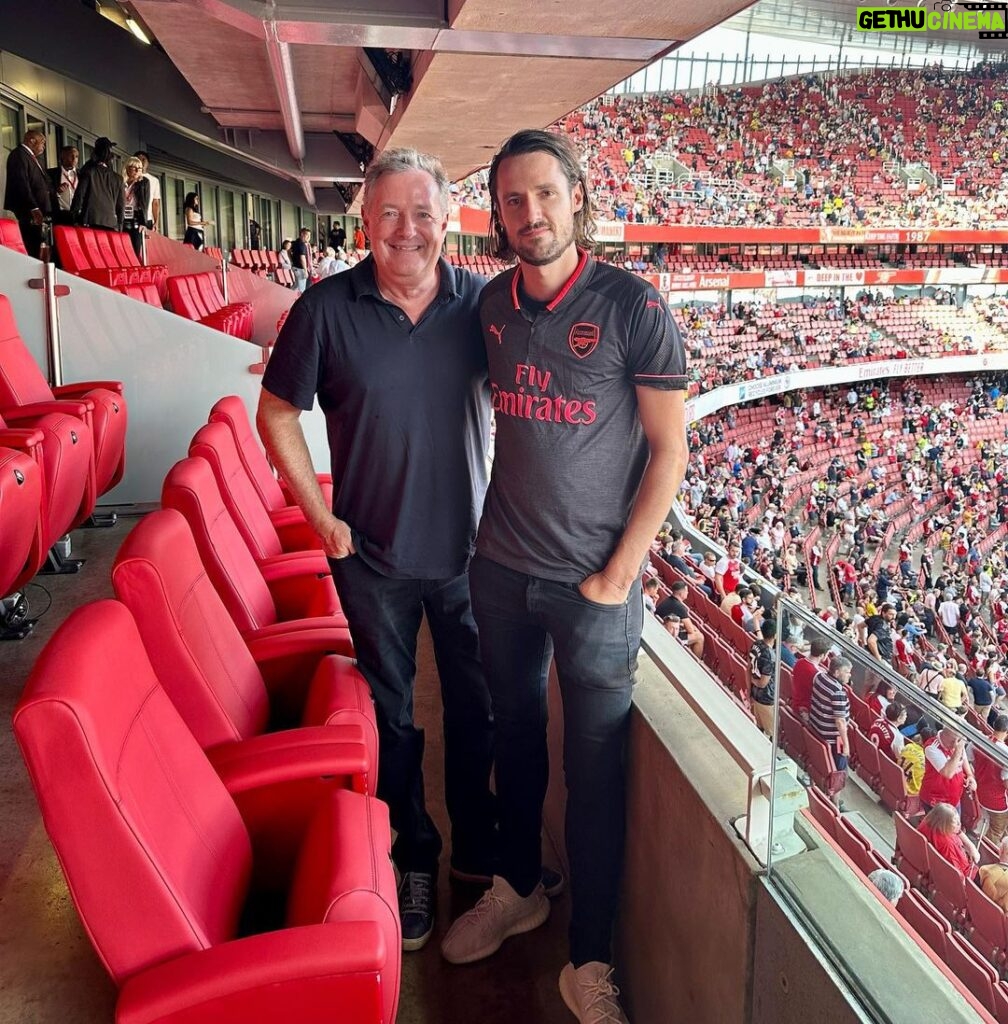 Piers Morgan Instagram - Game day. Arsenal Stadium