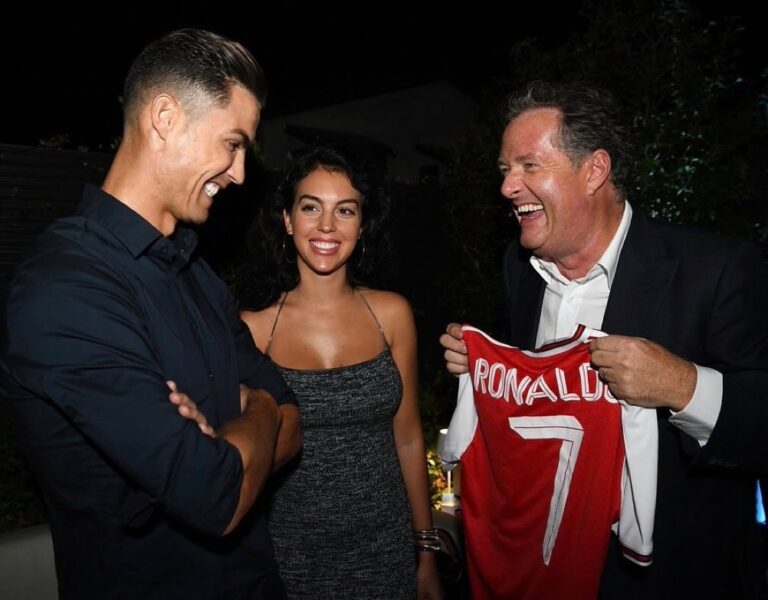 Piers Morgan Instagram - Happy 39th Birthday to the greatest footballer in history… here’s your gift, @cristiano