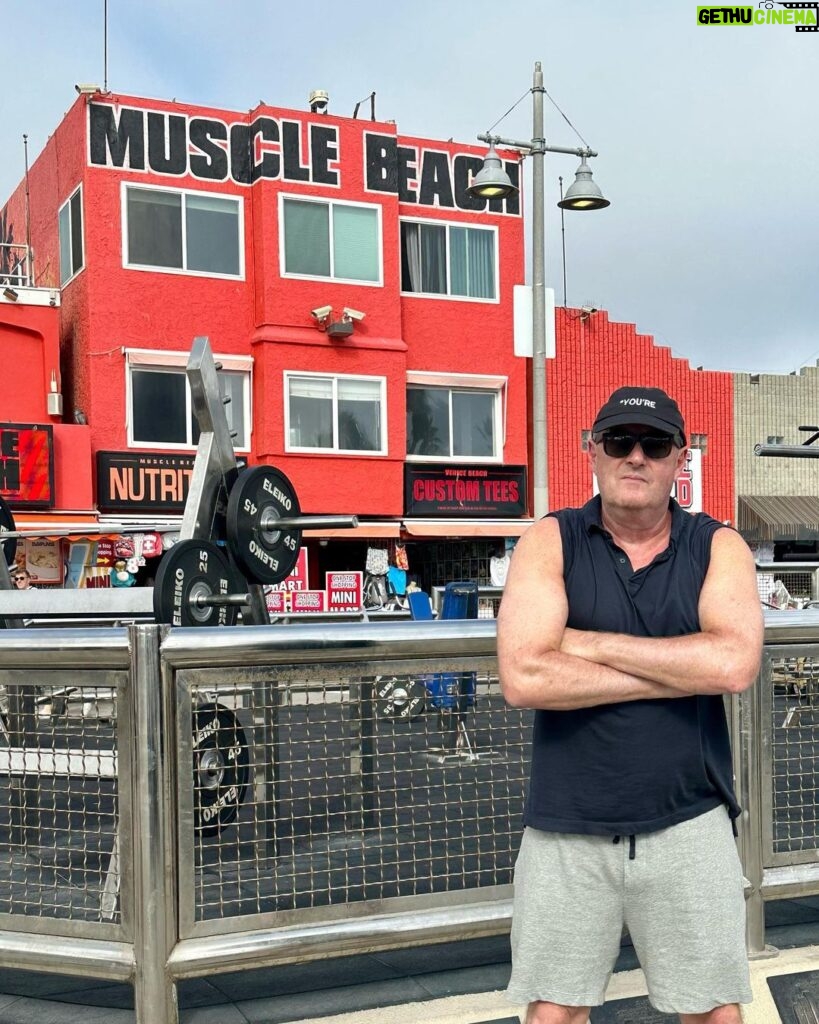 Piers Morgan Instagram - The only guns I need. 💪 Muscle Beach
