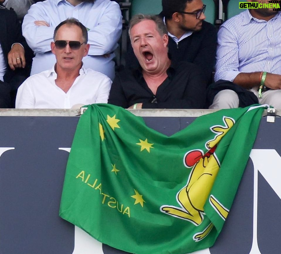 Piers Morgan Instagram - Me really enjoying Australia’s snail-like batting today. đŸ’¤ (Pic @ryanpierse @gettyimages ) ps Thanks for a great day @michaeldaffey The Oval Cricket Ground