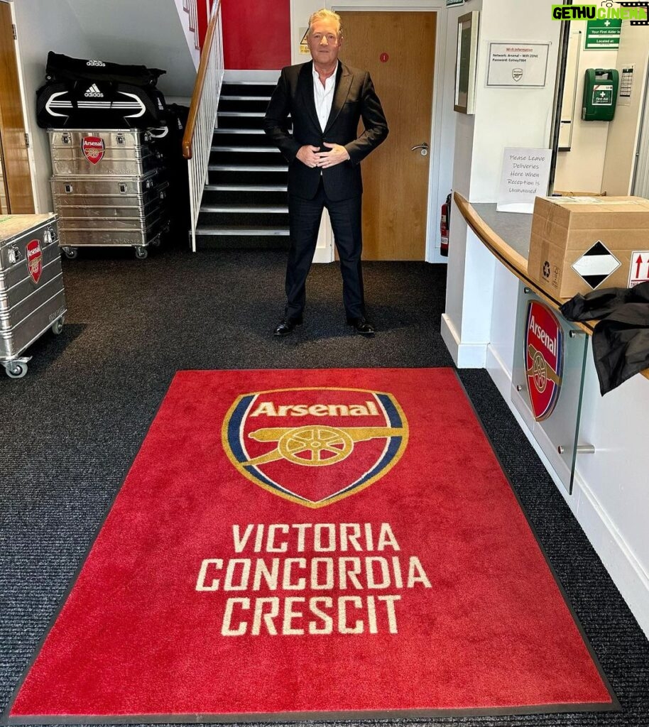 Piers Morgan Instagram - What a day yesterday… my first ever visit to the hallowed Arsenal training ground at Colney to conduct what turned out to be an incredibly powerful interview with our Ukrainian superstar @zinchenko about the cold, hard reality of this barbaric war for him, his country and his people. Such an impressive, eloquent and passionate young man. Thanks Alex! (Pic by @celinenonon ) London Colney