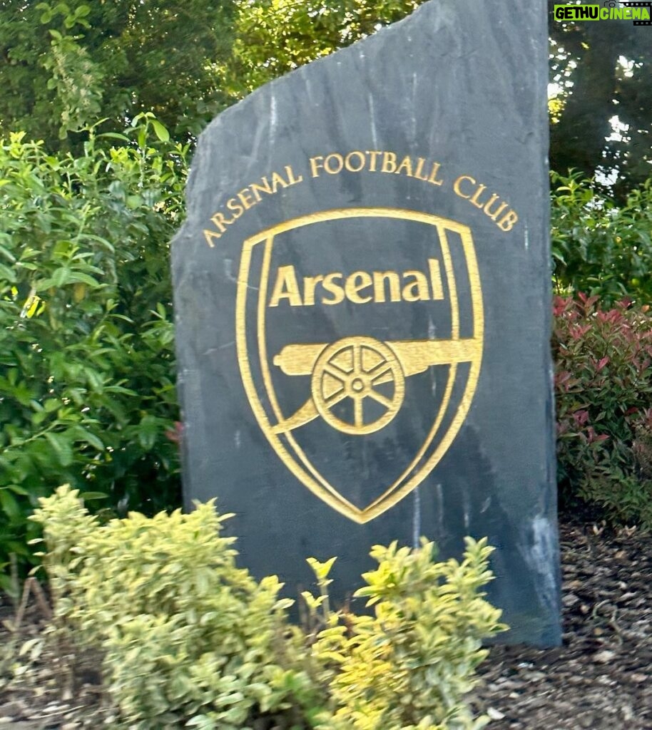 Piers Morgan Instagram - What a day yesterday… my first ever visit to the hallowed Arsenal training ground at Colney to conduct what turned out to be an incredibly powerful interview with our Ukrainian superstar @zinchenko about the cold, hard reality of this barbaric war for him, his country and his people. Such an impressive, eloquent and passionate young man. Thanks Alex! (Pic by @celinenonon ) London Colney