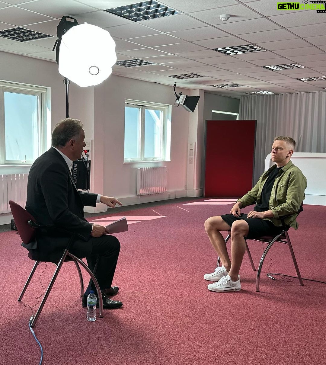 Piers Morgan Instagram - What a day yesterday… my first ever visit to the hallowed Arsenal training ground at Colney to conduct what turned out to be an incredibly powerful interview with our Ukrainian superstar @zinchenko about the cold, hard reality of this barbaric war for him, his country and his people. Such an impressive, eloquent and passionate young man. Thanks Alex! (Pic by @celinenonon ) London Colney