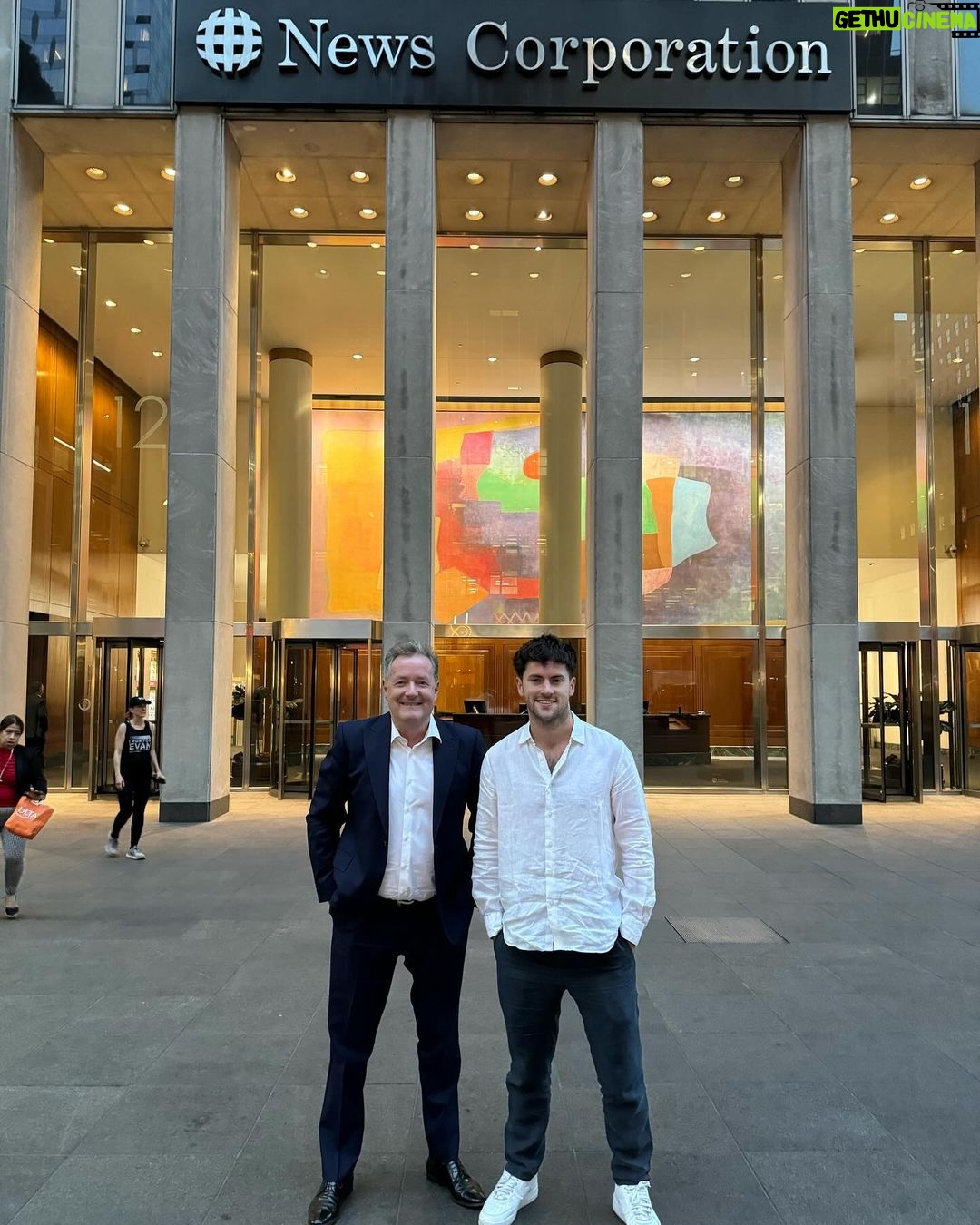 Piers Morgan Instagram - Going to work with Dad in New York day. First task? Find an iron. Fox News-News Corp Building