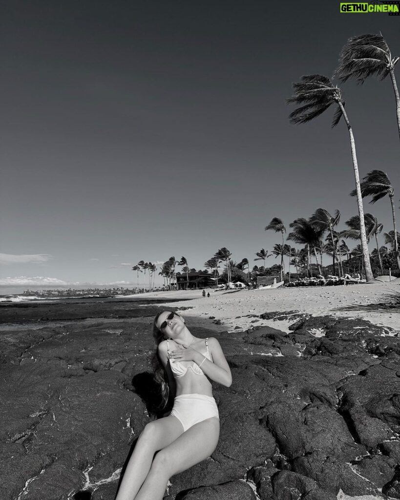 Pietra Quintela Instagram - vivendo um filme com essa trilha sonora <3 🎶🌅🖖🏼🌺🌊👙🌴 #hawaii Kona, Big Island, Hawaii