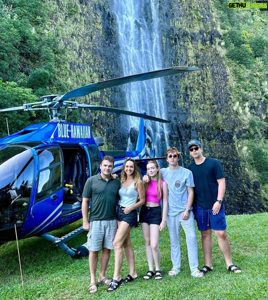 Pietra Quintela Instagram - Hawaii from another point of view… 🚁⛰️👀 Kona Island, Hawaii