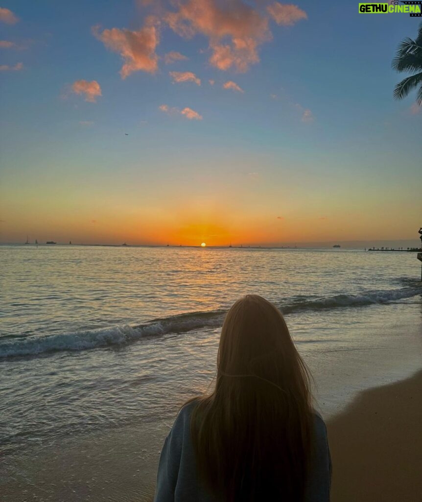 Pietra Quintela Instagram - welcome to Hawaii… ✨🐬🩵🇺🇸🦋 ( o que querem ver por aqui? )