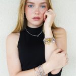 Pietra Quintela Instagram - No mix and match de momentos especiais, eu escolhi ser pura atitude esse ano, combinando diferentes tons, modelos e memórias em um look apaixonante e pulsante, assim como a @lifebyvivara ♡✧ #LifebyVivara #ColeçãoMoments #LifeColeçãoMoments #publi