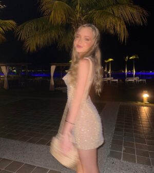 Pietra Quintela Instagram - Season 24’ 
Feliz ano novo, que seja incrível! 🤍✨🥂
#2024