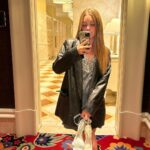 Pietra Quintela Instagram - Experiência mais surreal da vida e com a sandália da @santa_lolla ficou ainda mais perfeito! Gostaram do meu look para o show @u2 ?💙 Las Vegas