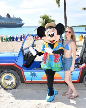 Pietra Quintela Instagram - Um dia na ilha privada da Disney: Castaway Cay 🌊
Segunda parada do @disneycruiseline , que lugar surreal! 💙
#DisneyDream #DisneyCruiseLine