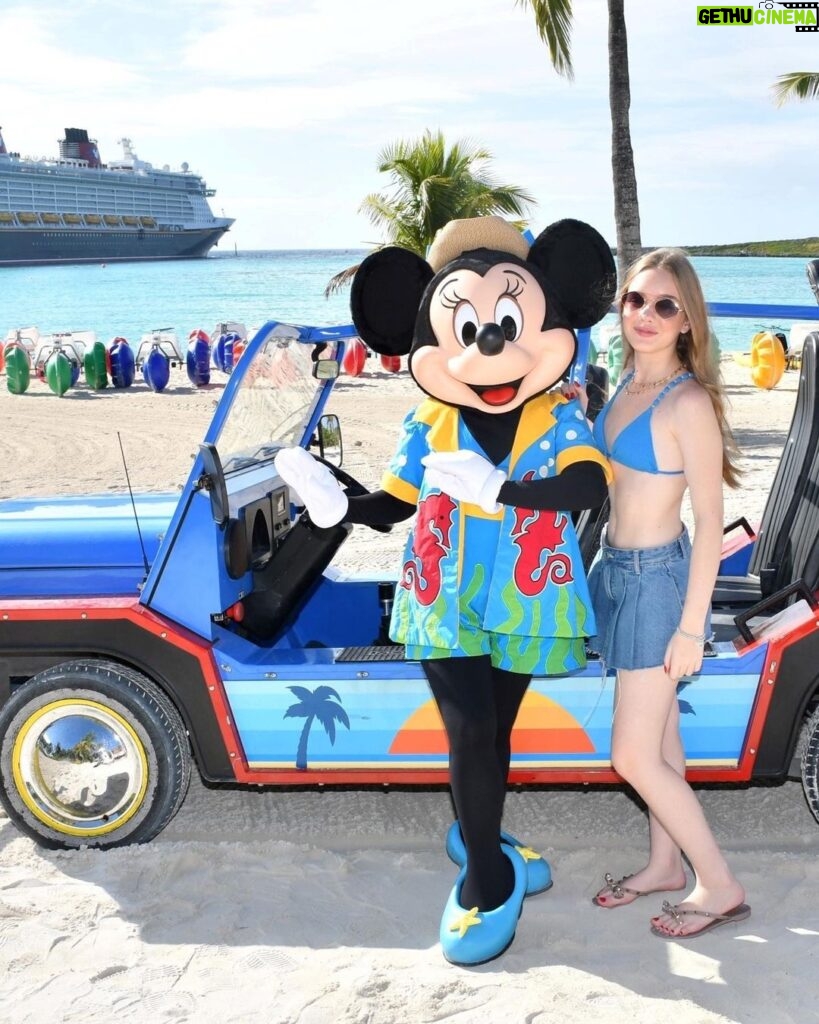 Pietra Quintela Instagram - Um dia na ilha privada da Disney: Castaway Cay 🌊 Segunda parada do @disneycruiseline , que lugar surreal! 💙 #DisneyDream #DisneyCruiseLine Disney's Castaway Cay