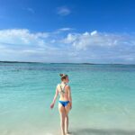 Pietra Quintela Instagram - Um dia na ilha privada da Disney: Castaway Cay 🌊 Segunda parada do @disneycruiseline , que lugar surreal! 💙 #DisneyDream #DisneyCruiseLine Disney's Castaway Cay