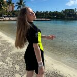Pietra Quintela Instagram - special day with 🐬’s Atlantis Paradise Island Bahamas