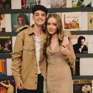 Pietra Quintela Instagram - Foi incrível receber esse prêmio de SHIPP DO ANO ao lado do perfeito @theomedon 💙 Muuuuito obrigada a todos os fãs que votaram e ao @premiojovem pela noite maravilhosa! ✨