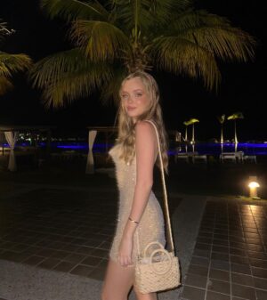 Pietra Quintela Instagram - Season 24’ 
Feliz ano novo, que seja incrível! 🤍✨🥂
#2024