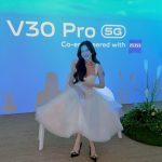 Pimchanok Luevisadpaibul Instagram - vivo ประเทศไทย ฉลองครบรอบ 10 ปี ยกระดับความโปรไปกับ vivo V30 5G และ V30 Pro 5G ที่จัดเต็มด้วยกล้อง ZEISS ทั้ง 3 เลนส์ พร้อมดีไซน์สุดพรีเมี่ยม ช่วยถ่ายภาพพอร์ตเทรตได้เทพเกินคน👼🏻💙 🌟เป็นเจ้าของ vivo V30 5G ได้แล้ววันนี้ ในราคาเริ่มต้นเพียง 14,999.- 💫และจอง vivo V30 Pro 5G ล่วงหน้าและรับเครื่องก่อนใครแล้ว ในราคาเพียง 19,999.- #vivoV305G #vivoV30Pro5G #vivoครบรอบ10ปี