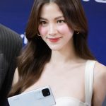 Pimchanok Luevisadpaibul Instagram - vivo ประเทศไทย ฉลองครบรอบ 10 ปี ยกระดับความโปรไปกับ vivo V30 5G และ V30 Pro 5G ที่จัดเต็มด้วยกล้อง ZEISS ทั้ง 3 เลนส์ พร้อมดีไซน์สุดพรีเมี่ยม ช่วยถ่ายภาพพอร์ตเทรตได้เทพเกินคน👼🏻💙 🌟เป็นเจ้าของ vivo V30 5G ได้แล้ววันนี้ ในราคาเริ่มต้นเพียง 14,999.- 💫และจอง vivo V30 Pro 5G ล่วงหน้าและรับเครื่องก่อนใครแล้ว ในราคาเพียง 19,999.- #vivoV305G #vivoV30Pro5G #vivoครบรอบ10ปี