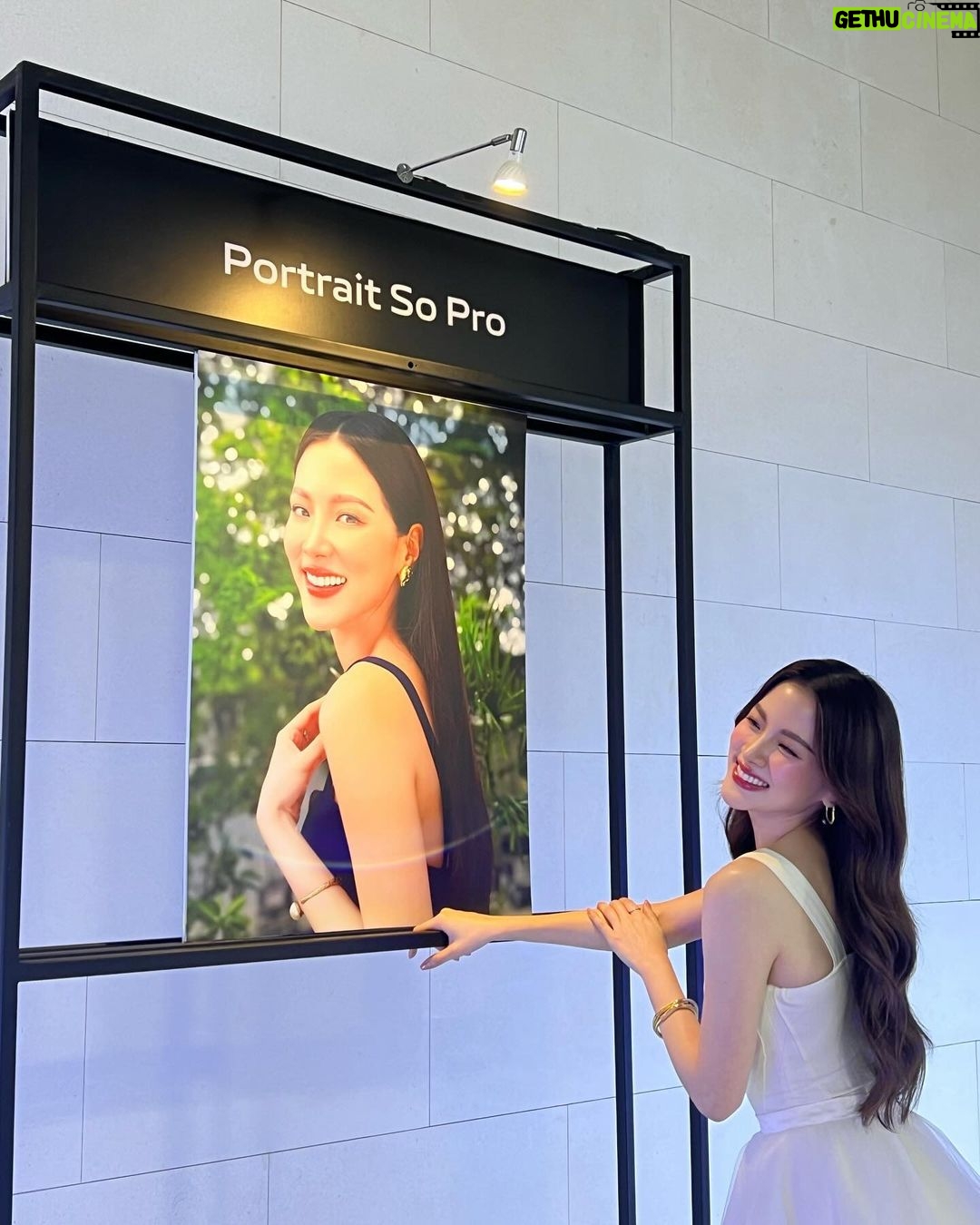 Pimchanok Luevisadpaibul Instagram - vivo ประเทศไทย ฉลองครบรอบ 10 ปี ยกระดับความโปรไปกับ vivo V30 5G และ V30 Pro 5G ที่จัดเต็มด้วยกล้อง ZEISS ทั้ง 3 เลนส์ พร้อมดีไซน์สุดพรีเมี่ยม ช่วยถ่ายภาพพอร์ตเทรตได้เทพเกินคน👼🏻💙 🌟เป็นเจ้าของ vivo V30 5G ได้แล้ววันนี้ ในราคาเริ่มต้นเพียง 14,999.- 💫และจอง vivo V30 Pro 5G ล่วงหน้าและรับเครื่องก่อนใครแล้ว ในราคาเพียง 19,999.- #vivoV305G #vivoV30Pro5G #vivoครบรอบ10ปี