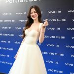 Pimchanok Luevisadpaibul Instagram - vivo ประเทศไทย ฉลองครบรอบ 10 ปี ยกระดับความโปรไปกับ vivo V30 5G และ V30 Pro 5G ที่จัดเต็มด้วยกล้อง ZEISS ทั้ง 3 เลนส์ พร้อมดีไซน์สุดพรีเมี่ยม ช่วยถ่ายภาพพอร์ตเทรตได้เทพเกินคน👼🏻💙 🌟เป็นเจ้าของ vivo V30 5G ได้แล้ววันนี้ ในราคาเริ่มต้นเพียง 14,999.- 💫และจอง vivo V30 Pro 5G ล่วงหน้าและรับเครื่องก่อนใครแล้ว ในราคาเพียง 19,999.- #vivoV305G #vivoV30Pro5G #vivoครบรอบ10ปี