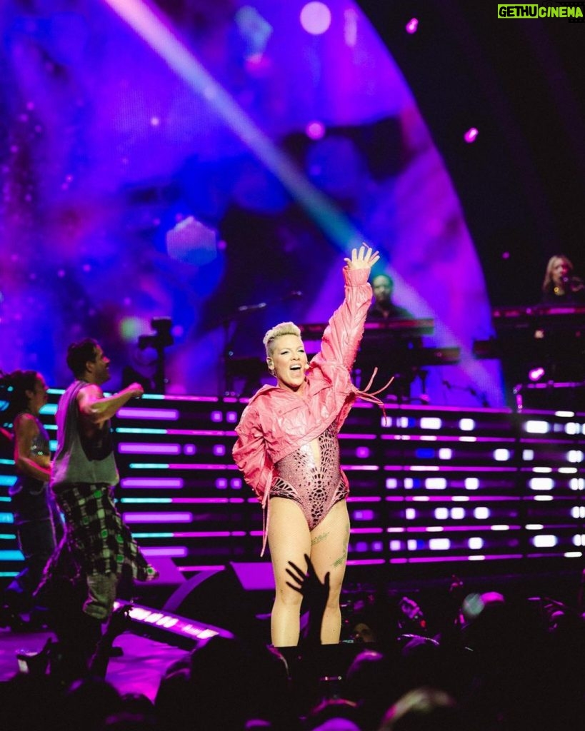 Pink Instagram - Got the party started 💕 Night 2 TONIGHT 🤘 📷: @pdbym / MSGE Madison Square Garden
