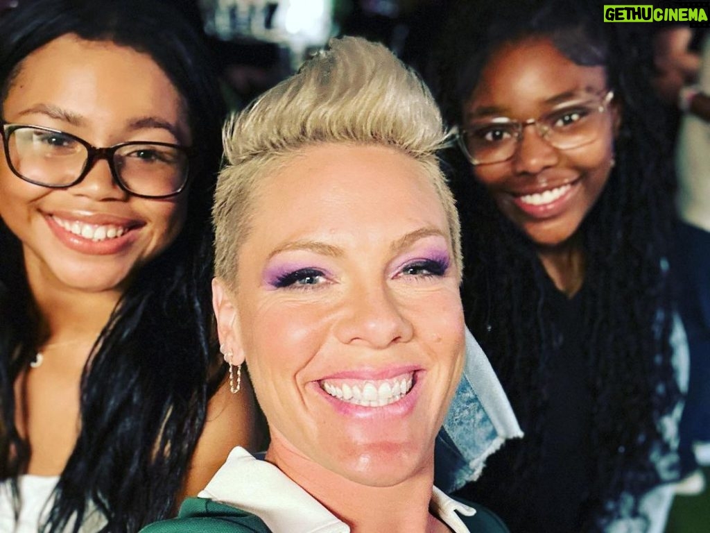 Pink Instagram - Thank you Philly for riding with me til the wheels come off. These last two nights were pure magic. I’ve never felt more alchemy in my life. And backstage- best believe it was a reunion. My loves, my heart, my family. I love y’all to the ends of the earth. Thank you for taking me in, protecting me and giving me what I needed to survive- anywhere in the world. True love ❤