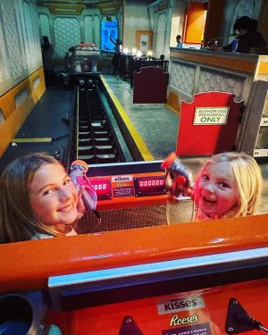 Pink Instagram - Hershey Park for the win. RVs for days- rollercoasters and arcades….. I haven’t been in these woods since I was four! Philly hometown I’m coming in hot!