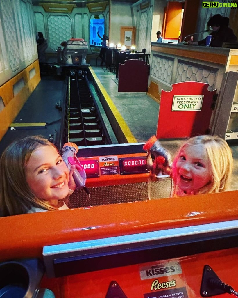 Pink Instagram - Hershey Park for the win. RVs for days- rollercoasters and arcades….. I haven’t been in these woods since I was four! Philly hometown I’m coming in hot!