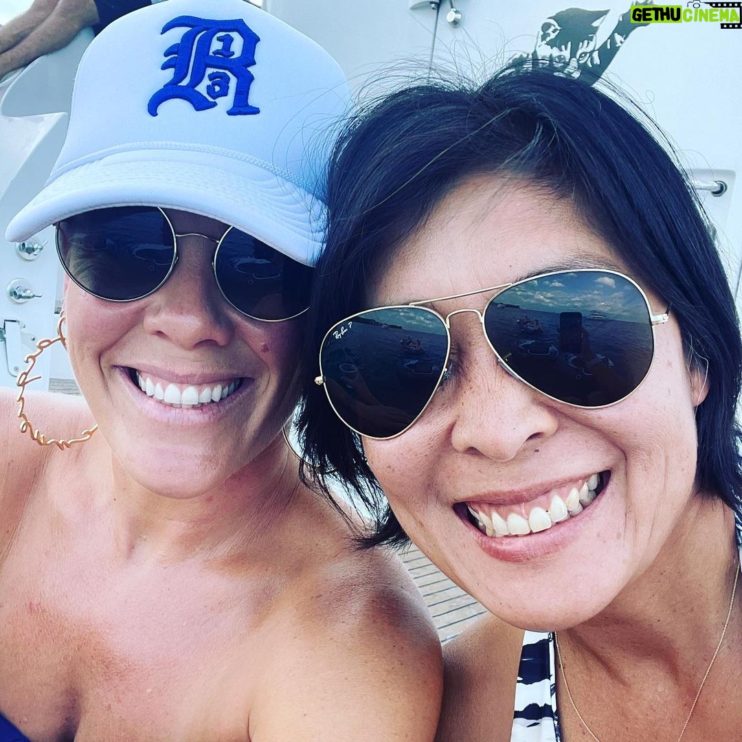 Pink Instagram - Love letter to Chicago ♥️🥰♥️ #wrigleyfield #beautifulnight #grateful #summercarnivaltour