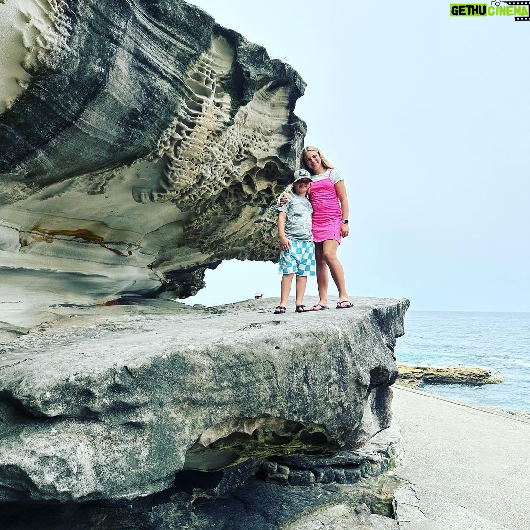 Pink Instagram - Bondi Beach it’s been too long!!!!!!! Bills was delicious, too. ❤️Soooooooo happy to be back on this side of the world! Thank you beautiful Australia for being our home away from home. Kids are stoked 🤘🏽🤘🏽🤘🏽🤘🏽