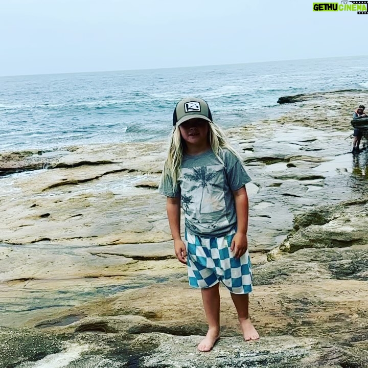 Pink Instagram - Bondi Beach it’s been too long!!!!!!! Bills was delicious, too. ❤️Soooooooo happy to be back on this side of the world! Thank you beautiful Australia for being our home away from home. Kids are stoked 🤘🏽🤘🏽🤘🏽🤘🏽