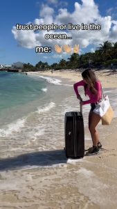Piper Rockelle Instagram - i’m moving ✌🏼🌊 #travel #beach #girl #funny Sandyport, Nassau Island, Bahamas