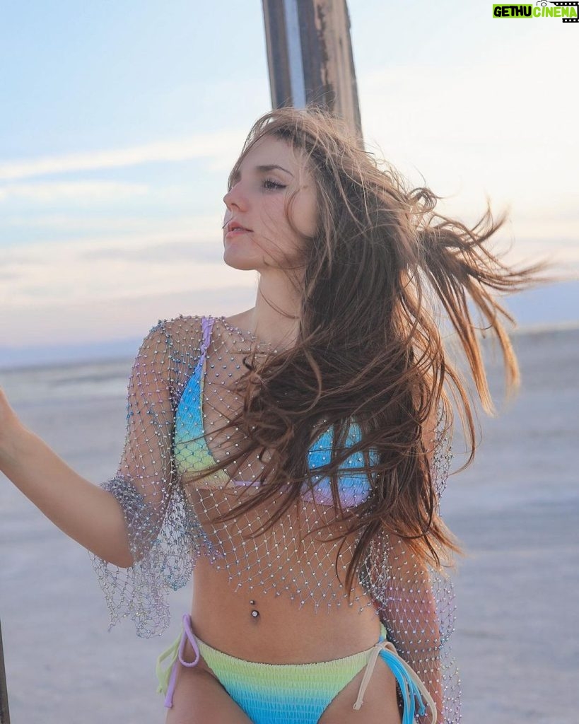 Piper Rockelle Instagram - it’s giving marshmallow rainbow ☁️🌈 @aquatropicswim