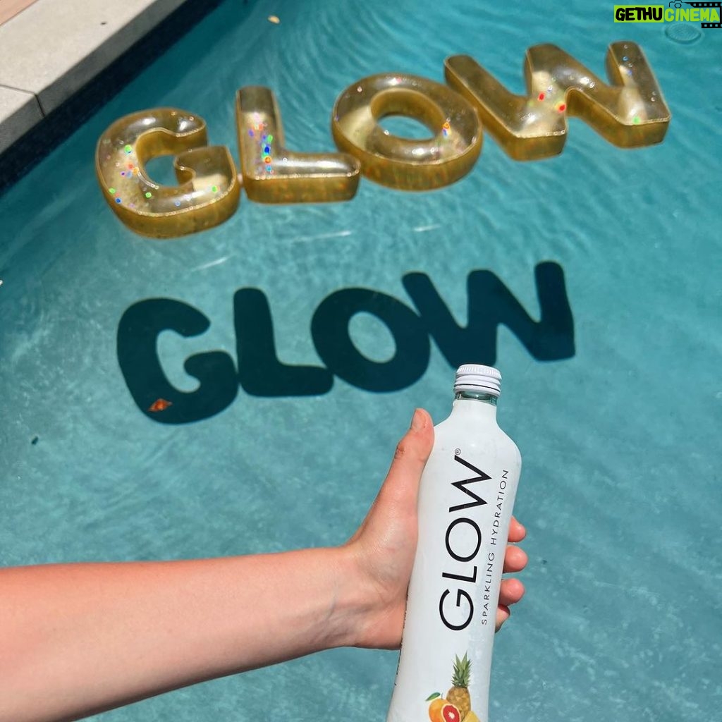 Piper Rockelle Instagram - u glowin’✨ @drinkglow #glowhydration #glowpartner #drinkglow #letsglow Glowin'
