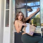 Piper Rockelle Instagram - delivery photo shoots be like…🚚📦🥗