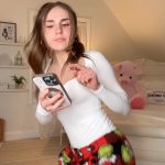 Piper Rockelle Instagram - make me laugh the hardest today on @wizz.app & win a $50 Amazon gift card 💰❤️📱 #friends #sad #happy