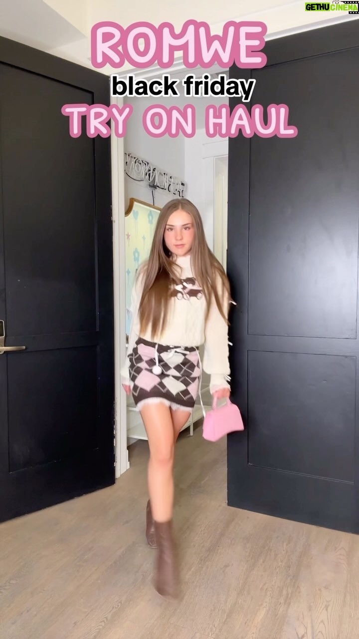Piper Rockelle Instagram - @romwe haul 🎀 R marks the spot!! search “mystery box” to dig up ur exclusive Black Friday deal!! USE code RWBFS439 for an extra 15% off #romwemysterybox #romweblackfriday #romwepartner
