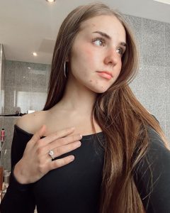 Piper Rockelle Instagram - we met in August of 2019 at my apartment in Hollywood and although we were just kids, I knew that there was something special between us. the more we hung out, the more my feelings grew and I kept hoping you were into me too. I waited patiently and finally he made the first move. i'll never forget the nights on the trampoline, our instagram dance videos and our first kiss in my garage. you have always been there for me and have treated me with the utmost respect. i'm so happy to have found you and i'm so proud of the man that you have become. thank you for making me your one and only and for this very special proposal. ily endlessly forever 💋💍🪽 @darryring_official #1ring1life1love #idverificationring