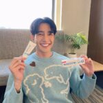 Pirapat Watthanasetsiri Instagram - ✈️มาทริปนี้ไม่ต้องห่วงเรื่องเสียวฟันเลย พก Sensodyne Repair & Protect มาด้วย หลอดเล็ก 45 กรัม ขนาดพกง่ายกำลังดีเลย (ขายเฉพาะที่7-11 เท่านั้นน้า) 🔥ตอนนี้เค้ามีโปรเเรง เหลือเเค่ 65.- (ปกติ 92.-) พร้อมรับ M-Stamp 1 บอกเลยว่าไม่ตุนตอนนี้คือพลาด!! 📆 ตั้งแต่วันที่ 24 ต.ค. - 23 พ.ย. 66 📌 ที่ 7-Eleven ทุกสาขา #SensodynexTheEarth #SensodyneTH #เสียวฟัน #เสียวฟันเรื่องใหญ่ใกล้ตัว